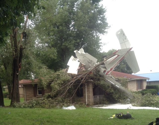 Airplane strikes house in North Terre Haute | News | tribstar.com