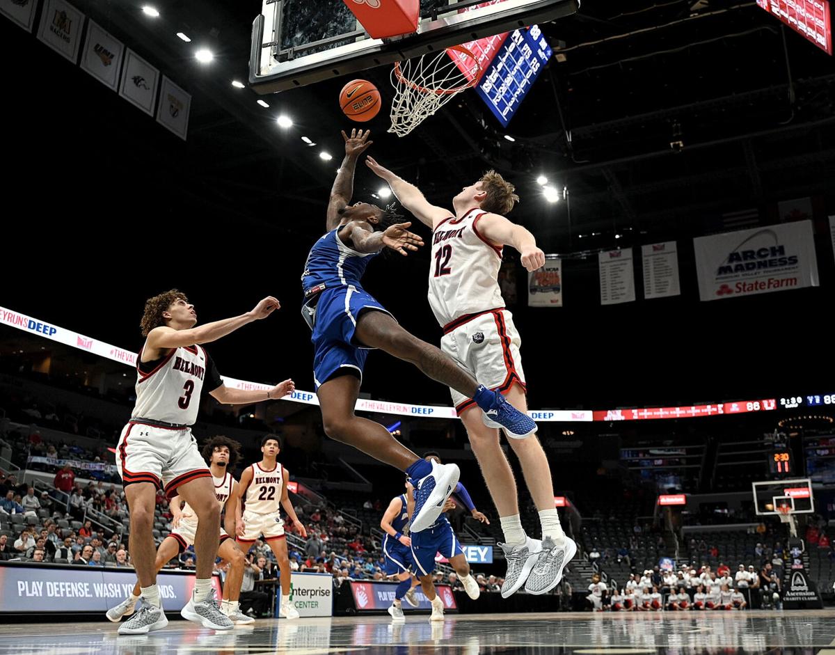 Julian Pace, Larry Bird (front), 2022