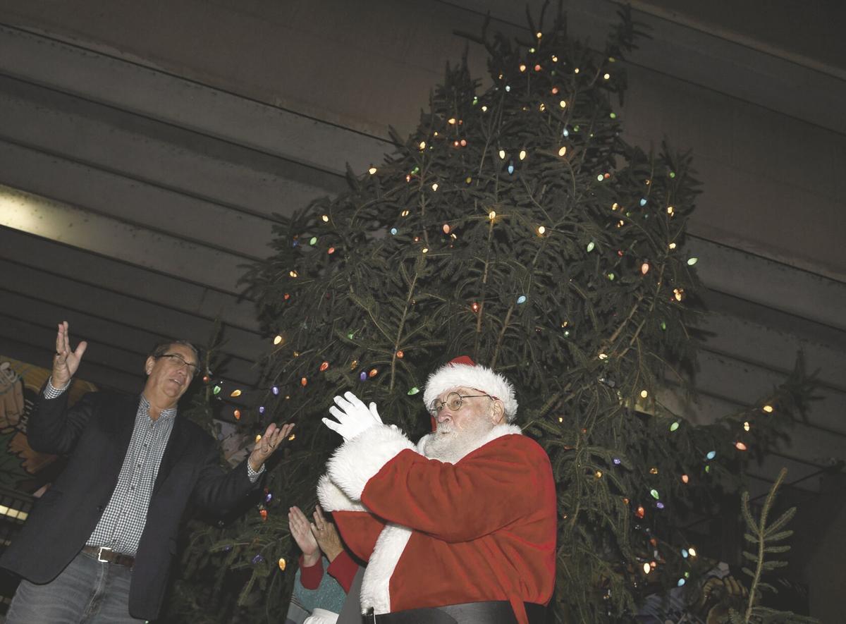 Christmas Day Aa Meeting 2022 Jacksonville Fl A Little Green With Envy' — At Miracle On 7Th, Even The Grinch Gets The  Spirit | News | Tribstar.com