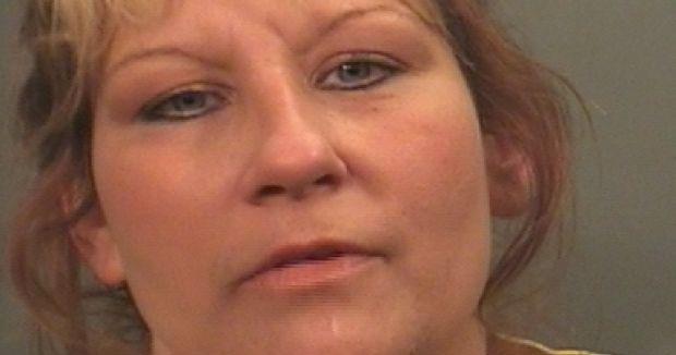 Mom arrested after allegedly leaving children home alone with dead body ...