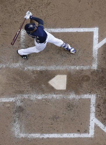 Caratini connects on 1st career HR, Cubs beat Brewers 4-2