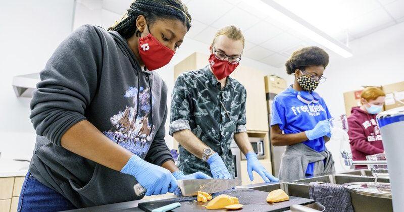 Rose-Hulman students uncover recipe for enjoyment, new friends in new Foodstuff Science Lab | Features