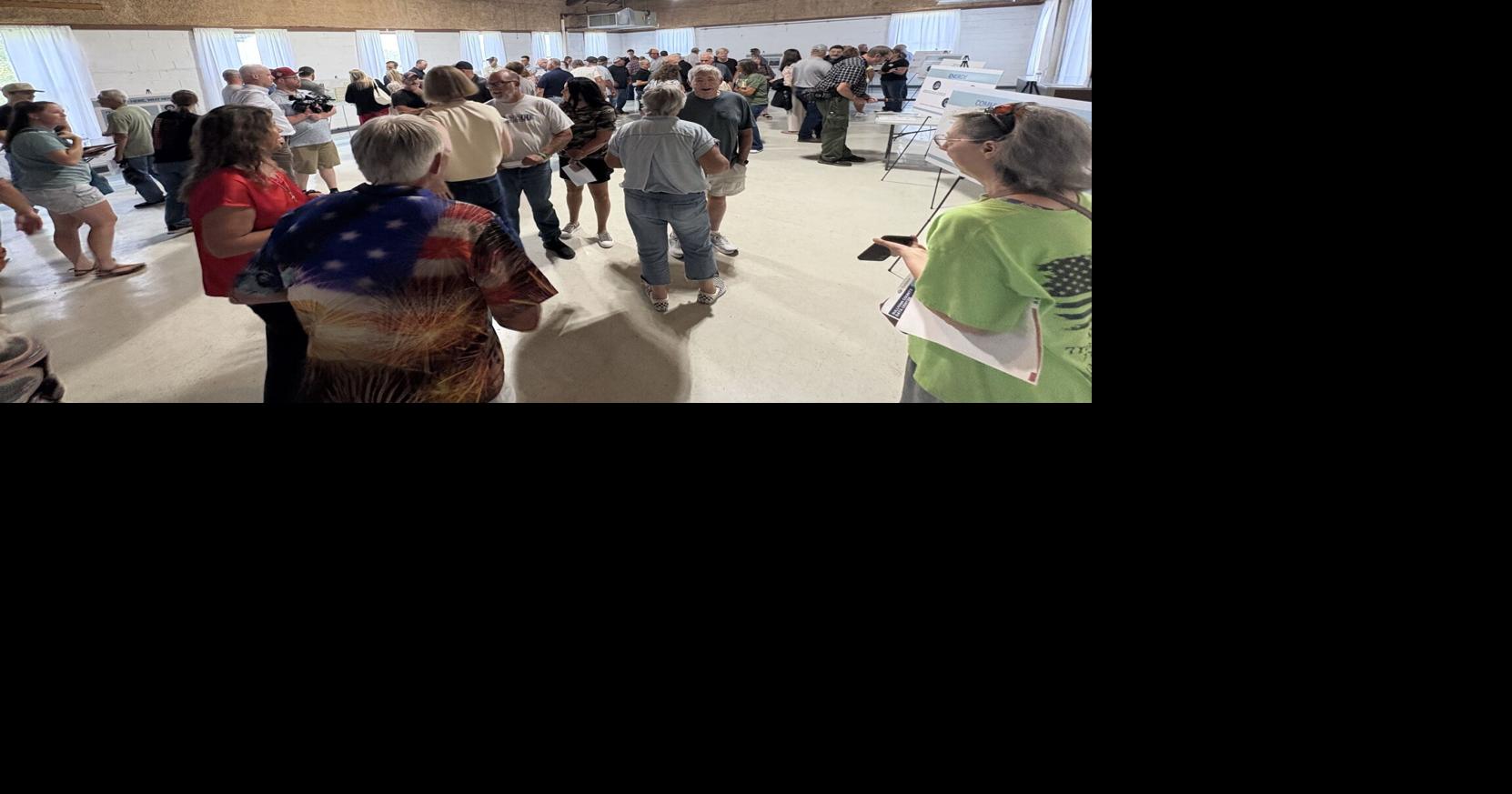 Residents learn more about Sullivan data center at open house in Merom