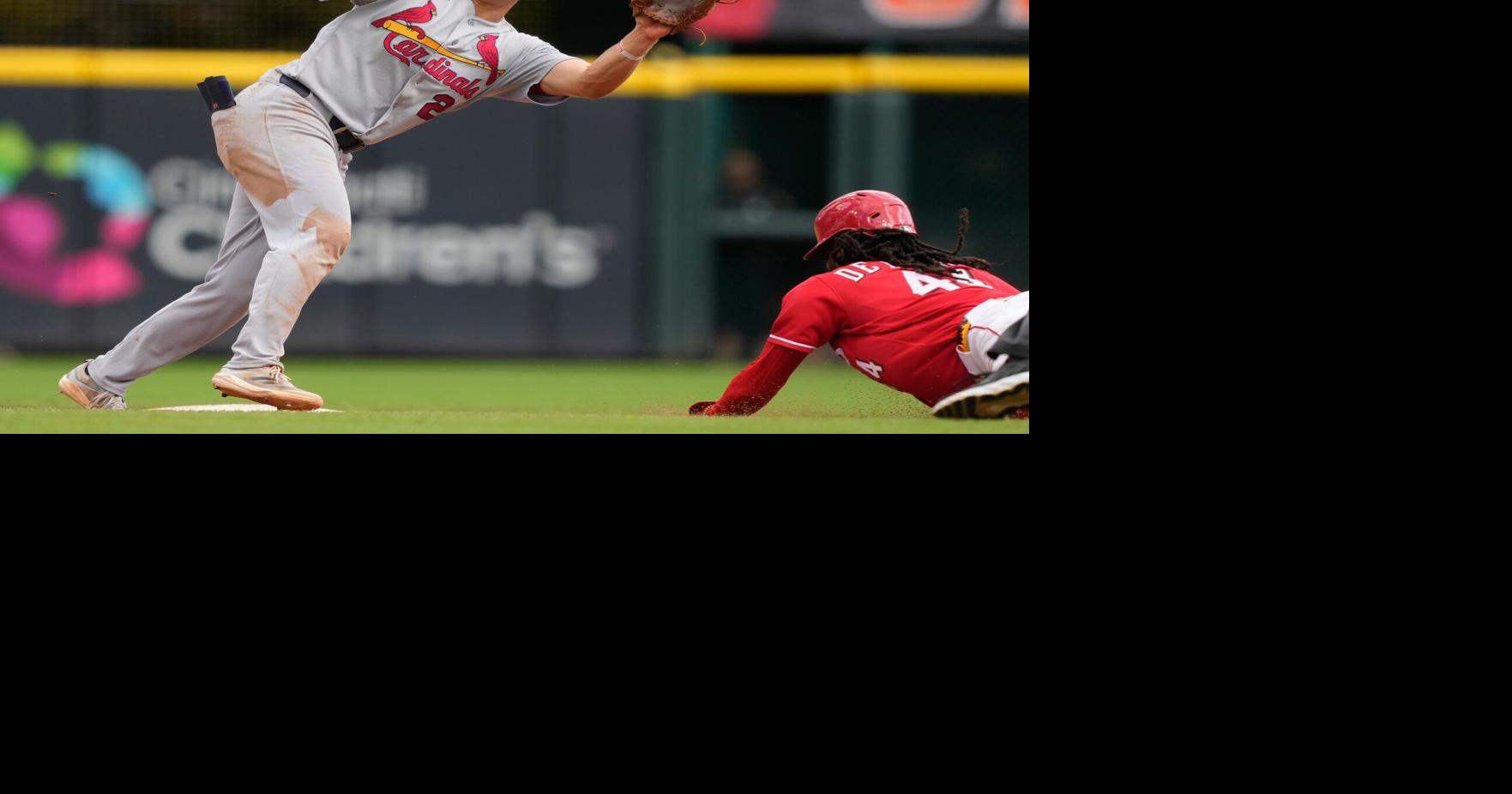 Dane Myers' dropped fly with 2 outs in 9th gives Cardinals wild 10-9 win over Reds