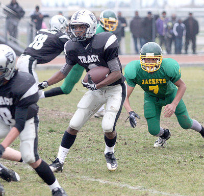 Flag Football: Falcons outscored by Tigers in TCAL clash, Bulldogs beat  Raiders, Tracy Press sports