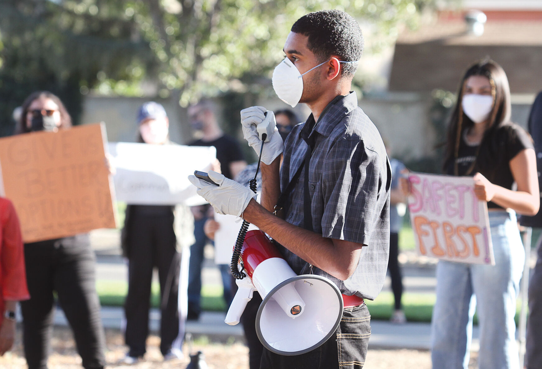 Protesters Picket At TUSD Offices Amid Reopening Backlash | Tracy Press ...