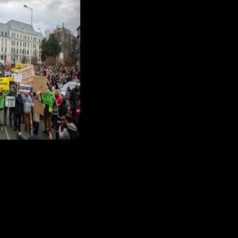 Samsung battery plant turns toxic for Orban's re-election campaign