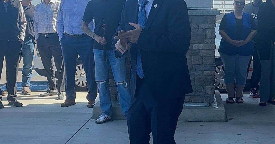 Community rallies with goal of saving Grocery Outlet