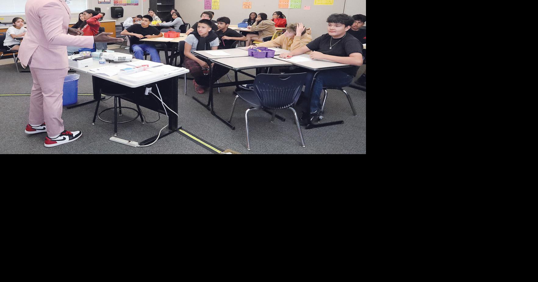 Kelly students explore STEM related fields at career day fair | Tracy ...