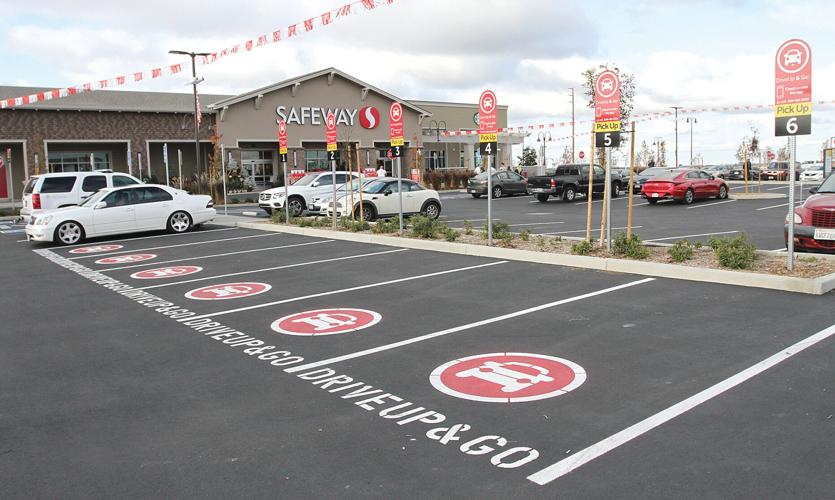 Safeway to the Mountain House community at grand opening