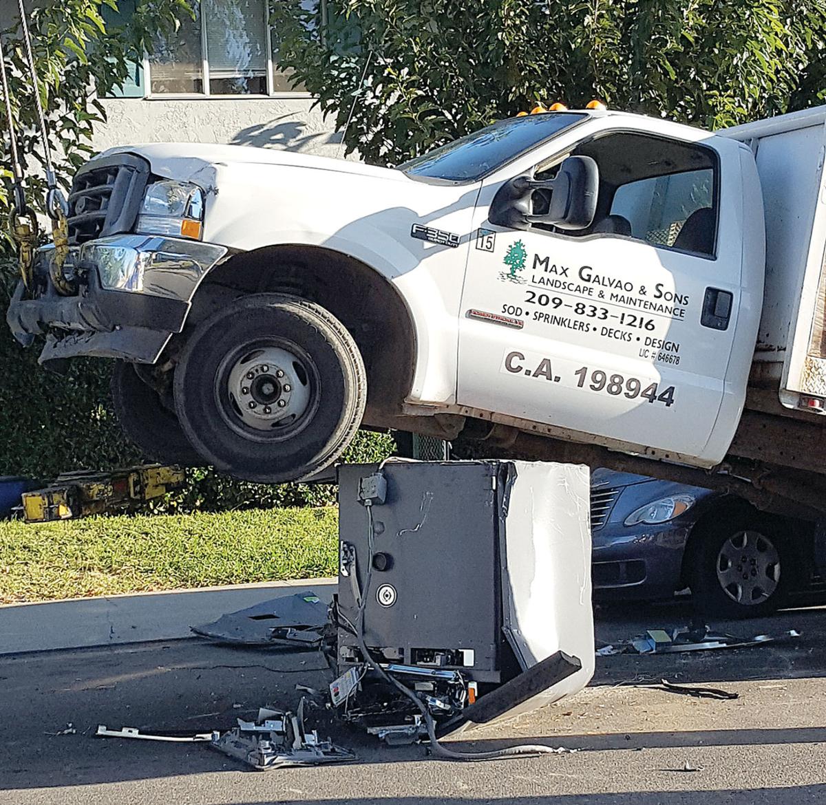thieves bail from failed atm caper