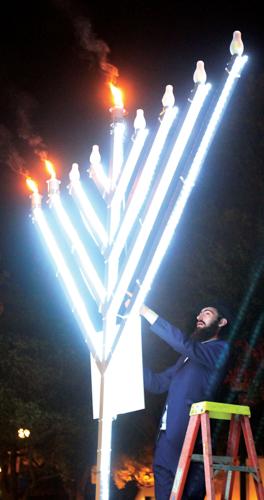 Hanukkah menorah lighting to be held on 'Sunday Night Football