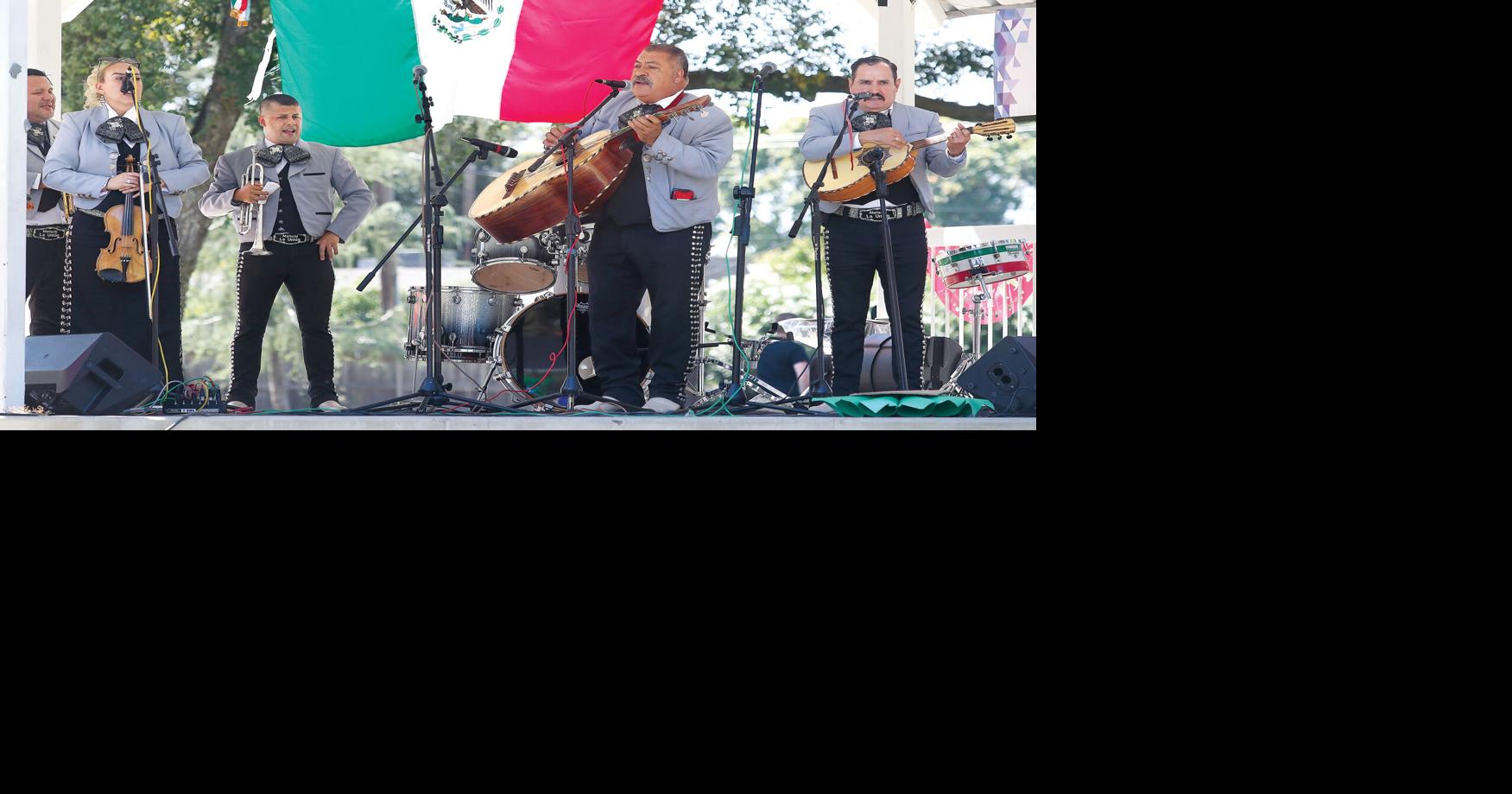 Mexican Independence Day celebration fills downtown, Lincoln Park