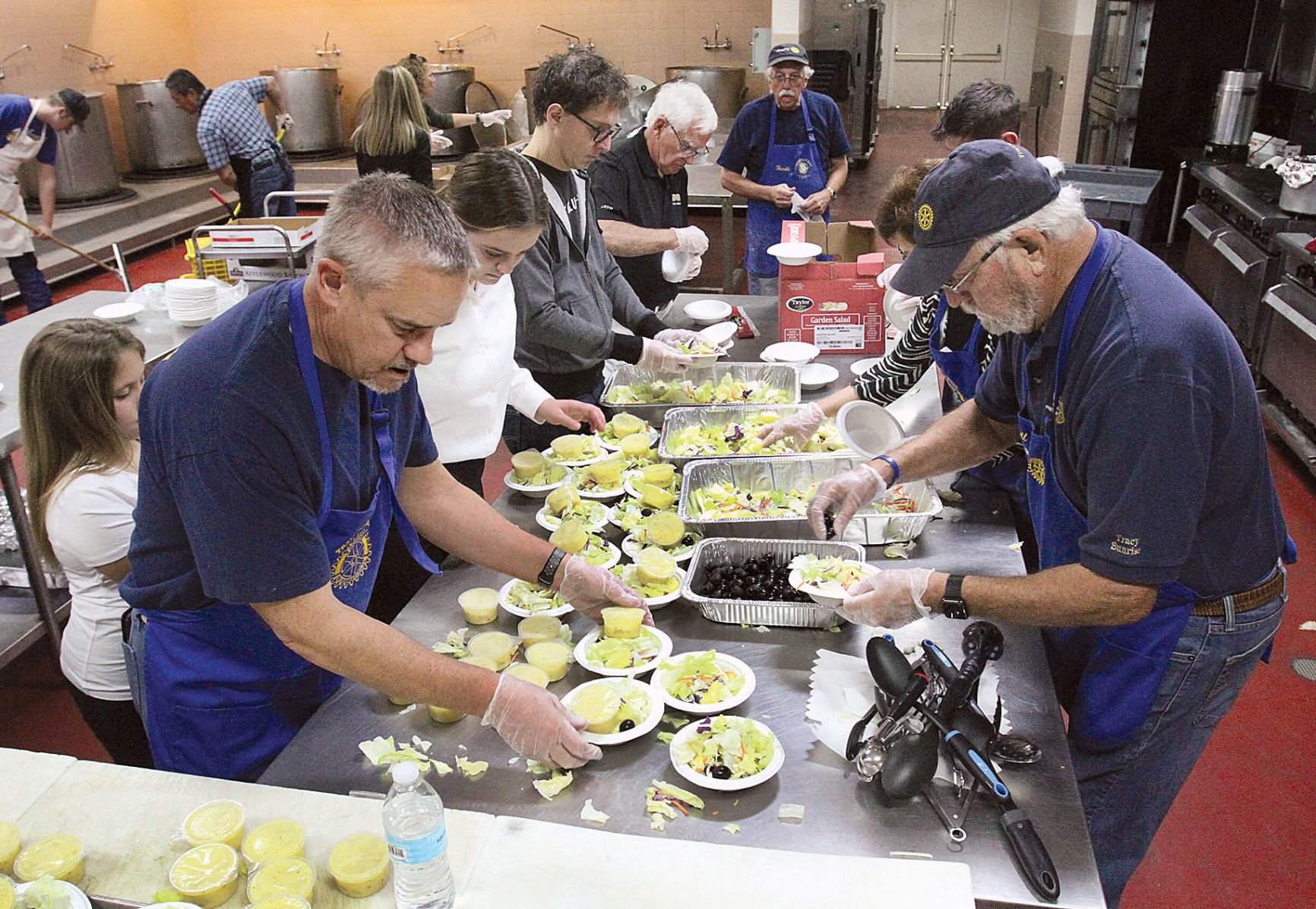 Team Of Volunteers Fetes Seniors With Early Thanksgiving Dinner | Tracy ...