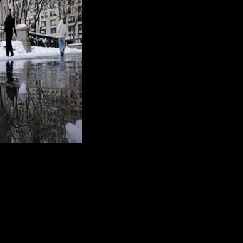 US retail sales decline as consumer pullback deepens