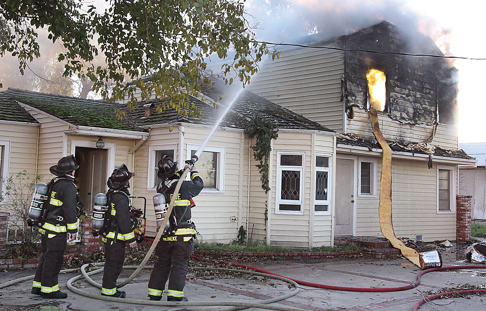 Six+fire+engines+fight+an+abandoned+house+fire+in+Hendon