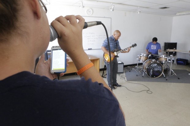 Rock 'n' roll class has a distinctly academic tone    