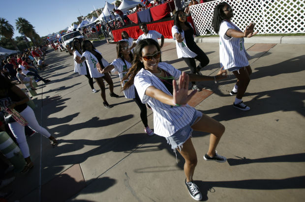 2014 UA Homecoming Parade