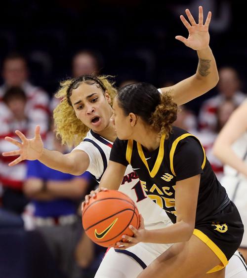 121822-tuc-spt-uawomenshoopsscouting-p1
