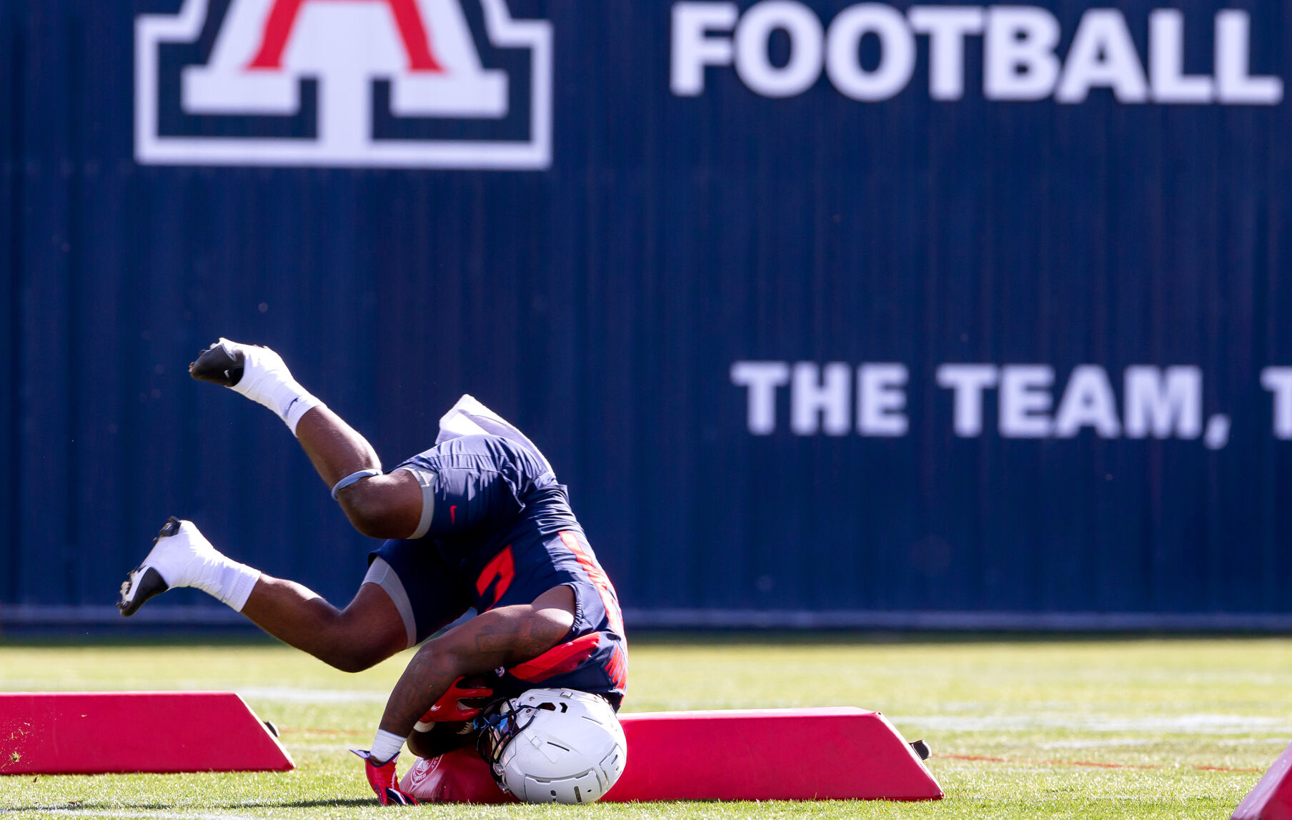 040922-tuc-spt-uafb-p1