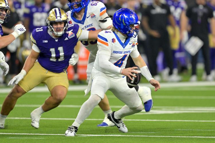Dec 13, 2025; Inglewood, CA, USA; Boise State Broncos quarterback Maddux Madsen (4) scrambles in the pocket as he is chased down by Washington Huskies defensive lineman Ta'Ita'I Uiagalelei (11) in the first half of the LA Bowl at SoFi Stadium. Mandatory Cr