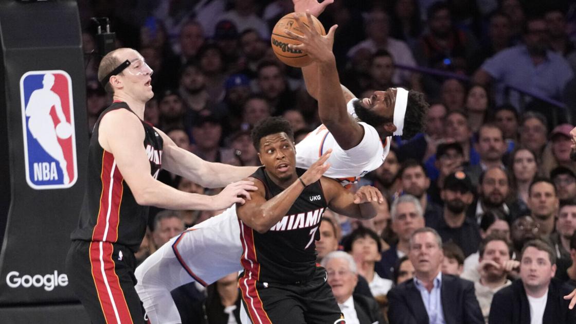 Brunson scores 30 points as Knicks even semifinals series with Heat
