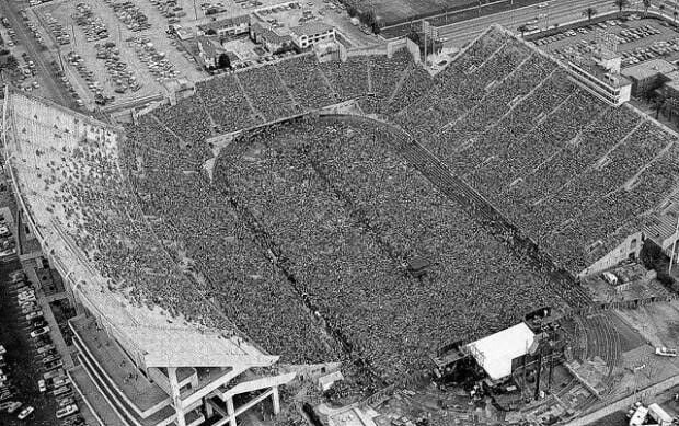 Crowd.jpg