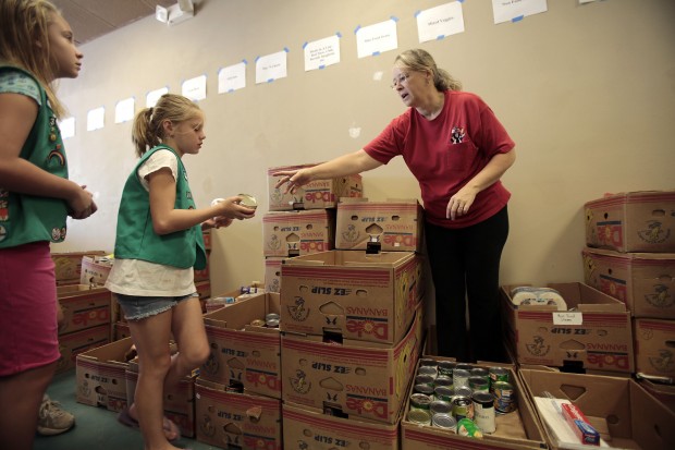Groups pull together for Bag-A-Thon    