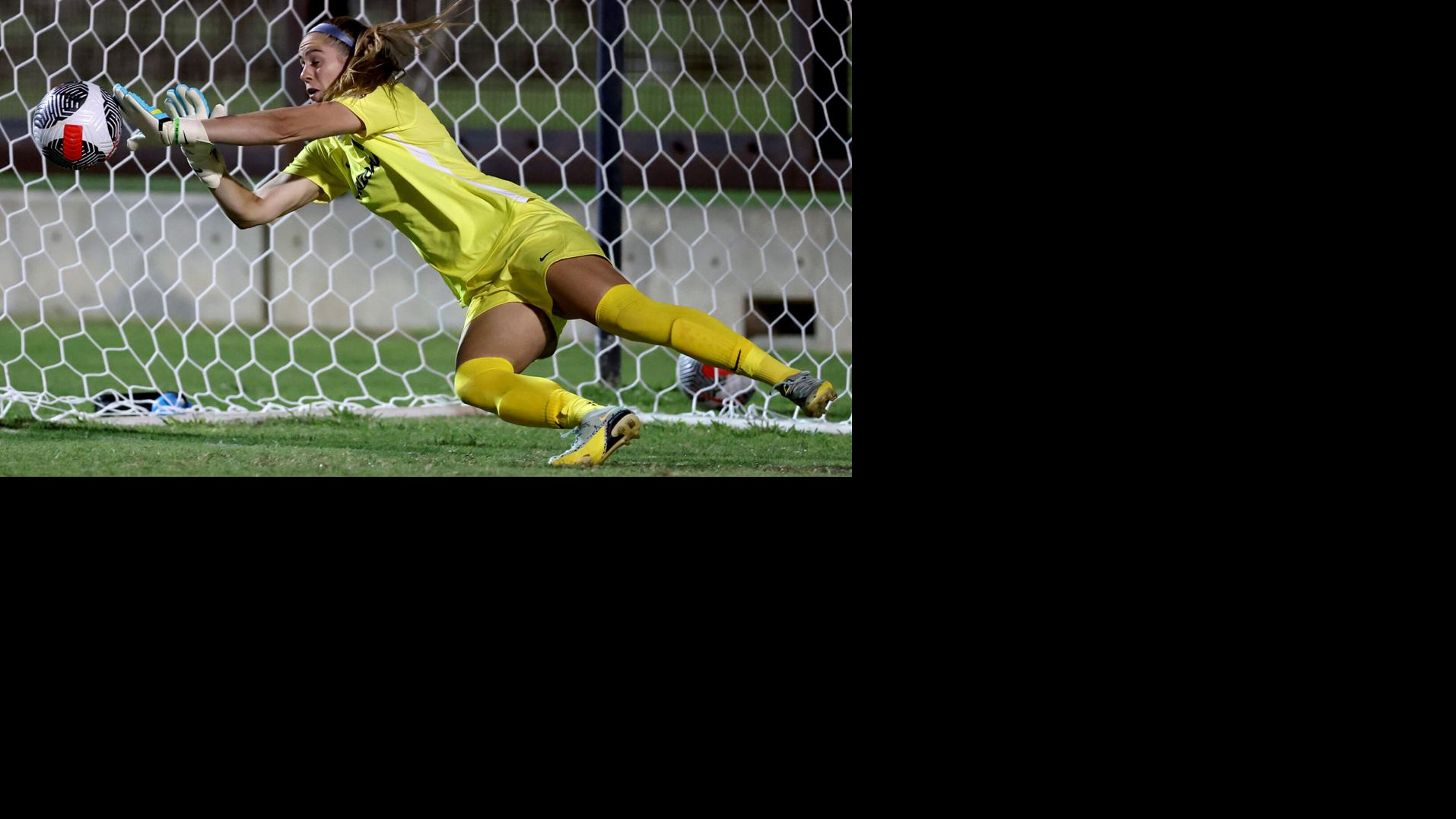 5 years later, Hope Hisey a rock in goal for Arizona soccer