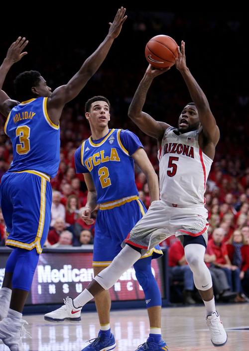 Arizona Basketball Allen S Stitches Bandage May Come Off For Asu
