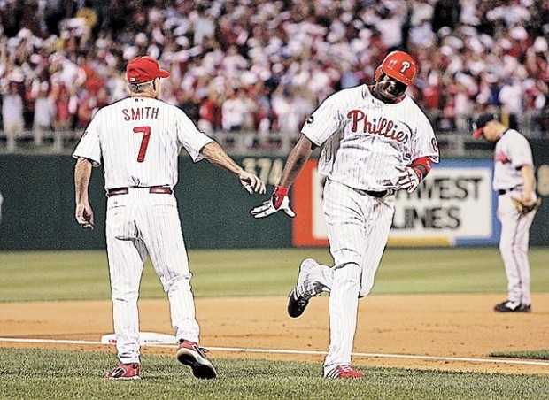 Albert Pujols leaves game with left hamstring cramp 