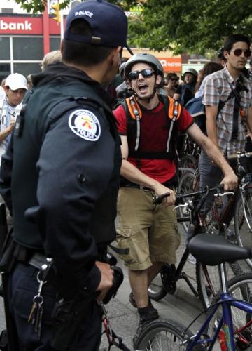Toronto cops round up more G-20 protesters   