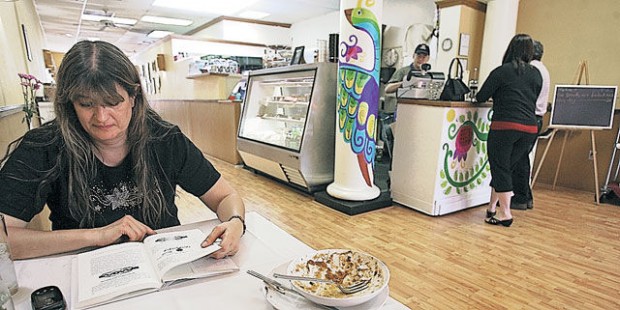 It's all kosher at Downtown eatery/bakery  