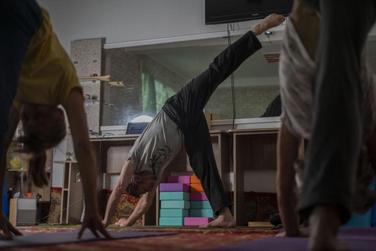 Yoga helps Ukrainians cope with war