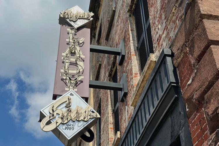 Paula Deen-Restaurants Closed