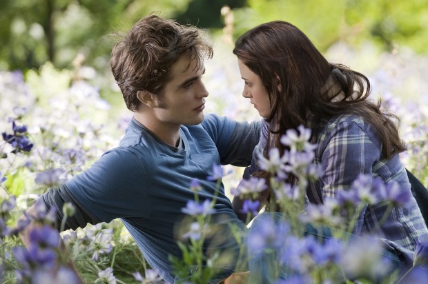 'Eclipse' goes beyond teen angst, kissing   