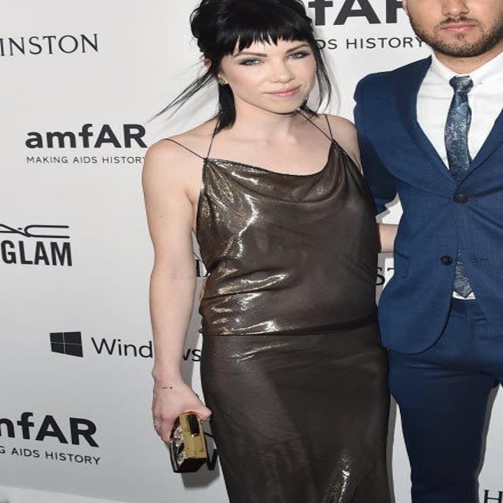 Carly Rae Jepsen Brings Holiday Cheer To Fox Latest Entertainment And Dining News Tucson Com