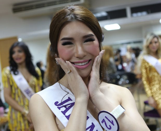 Transvestite beauty pageant