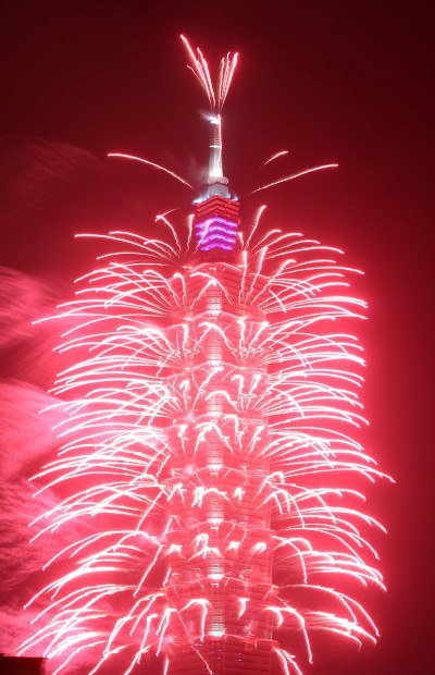 The world celebrates the New Year