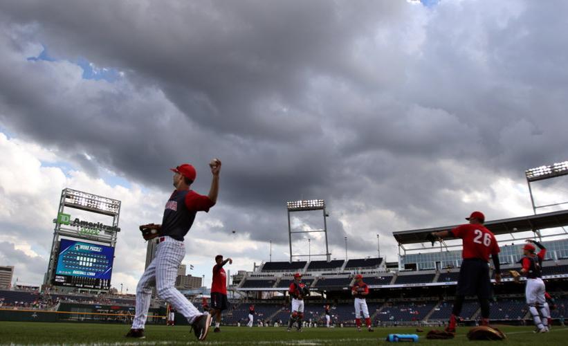 Arizona vs Costal Carolina at the College World Series
