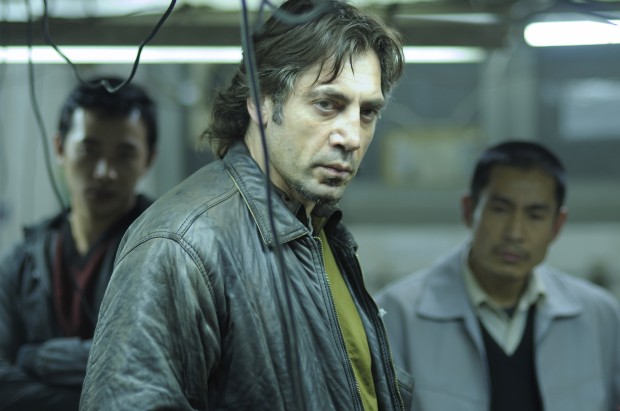 Downbeat 'Biutiful' nearly suffocates in its hopeless, depressive storyline   