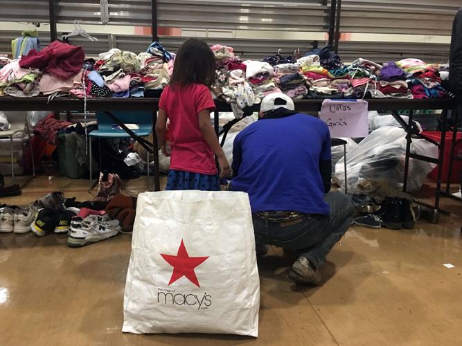 Mass release of migrant families being seen in Tucson, southern Arizona