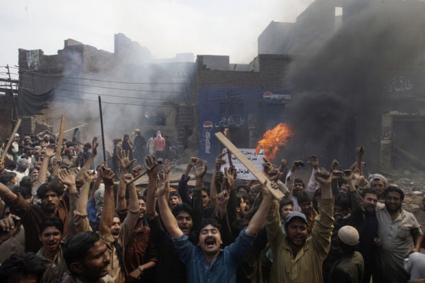 Muslim mob torches dozens of Pakistani Christian homes    