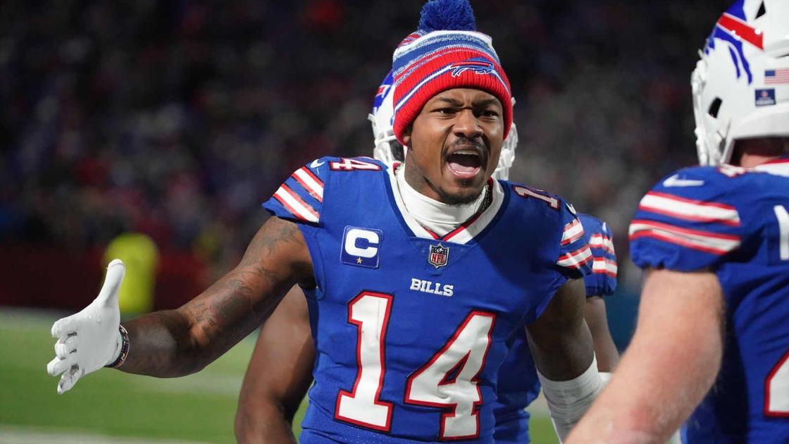 Where does Stefon Diggs' new contract land him among NFL wide receivers?