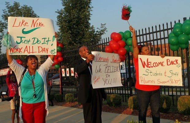 Community supports Normandy High School students on their first day of school