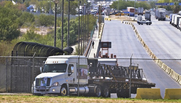 Mexican truck crosses US border   