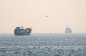 US seeks Iranian pledge to free up strait