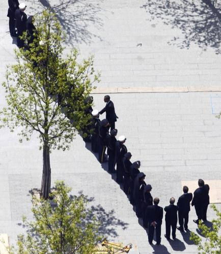 At ground zero, Obama tells world, 'We will never forget'   