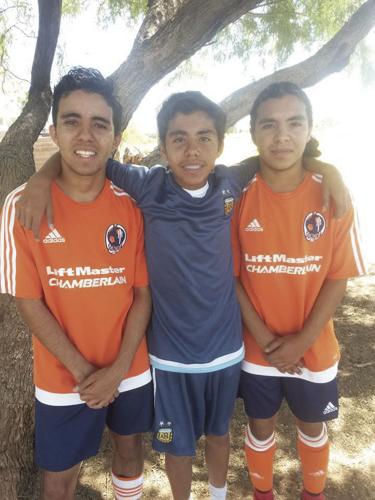 Uriel Fernández y hermanos