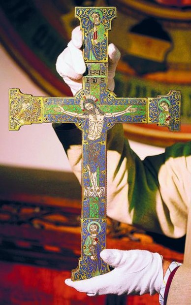 Medieval cross found in Austrian trash bin  
